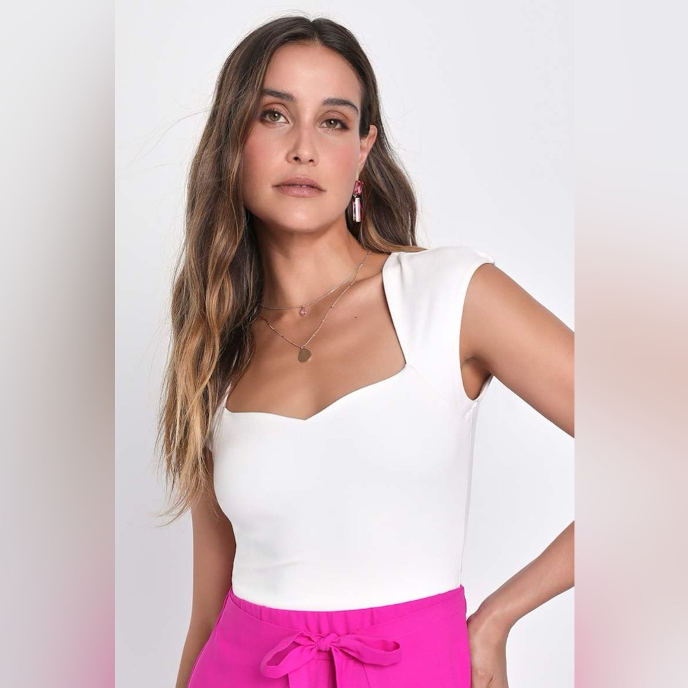 NWOT Lulu’s Poised Personality White Sweetheart Cap Sleeve Top‎ $35 Small